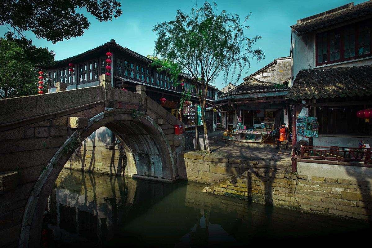 让亿万富翁疯狂上头，四个月收割18万粉丝，这样的顶级美女是AI？